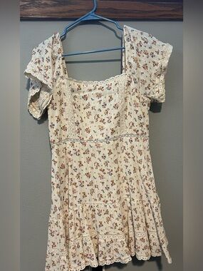 American Eagle Outfitters Cream Floral Eyelet Trim Top